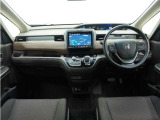 ◆インテリアパネル◆視界広々で非常に運転しやすくロングドライブでも疲れを感じさせないすっきりとまとまったインパネ周りです。