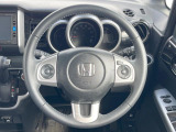 【純正革巻きステアリング】上質な革を使用することで、手にしっかり馴染みとても運転しやすいハンドルです♪