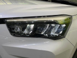 【LEDヘッドライト】悪天候や夜間走行時も良好な視界を確保し安心して運転できる高輝度LEDヘッドライトを装備!点灯速度が早く、消費電力も抑えられています。