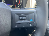 ハンドルの右側にはプロパイロットのスイッチが装備されています。高速道路で前車に追従クルーズ(アクセル・ブレーキ・ハンドル制御)ができて運転の疲れを軽減します。