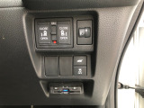 【両側電動スライドドア】リモコンや運転席のスイッチ操作のほか、ドアハンドルを少し引くだけでリアドアが自動開閉します♪