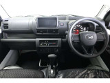 スッキリした運転席まわりで、快適ドライブが楽しめます!