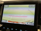 バックモニター付なので後退時に後方が見えるので安心。 車は構造上、死角がたくさんなので万が一を考えると必須ですね。 あくまで補助の為の装備、バックは目視で確認する事が重要ですよ。
