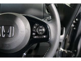 Hondaセンシングの機能のひとつ、アダプティブクルーズコントロール付!アクセルから足を離しても設定したスピードと前車との車間を保ち走行してくれます!車線維持もアシスト☆高速道路で疲労軽減ですね☆