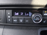 オートエアコンのお車ですので室内の温度をスムーズに調整してくれます♪