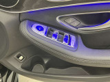 メモリー付き電動シートも装備されておりますのでシート位置を3パターン記憶できます。