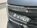 LEDヘッドライトは、点灯の瞬間から最大光量を発揮し、突然暗くなるトンネルなどでの安定感を高めます。