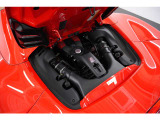 3.9L V型8気筒DOHCツインターボ、670ps/77.5kgm全長&times;全幅&times;全高mm 4568&times;1952&times;1211mm、車両重量 1525kg(空車重量)