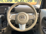 インテリアに合わせたデザインのステアリングは、運転される方のことも考え、運転しやすい形状、大きさです。是非一度、実際に触ってお確かめください。