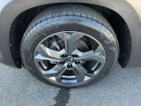 純正ホイールが車を引き締めてくれています。
