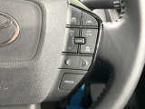【レーダークルーズコントロール】高速道路での長距離走行が楽に!!自動で速度を保つクルーズコントロールが、衝突軽減システムと連携し、前方の車両を感知して車間を保つように速度調節してくれます!!