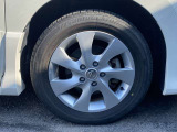 【タイヤ・ホイール】 純正16インチアルミホイール タイヤサイズ《195/60R16》になります。