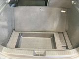 【ラゲッジルーム】実用性に優れた二段式ラゲッジル-ムでお荷物を別々に収納が可能♪♪