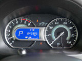 タコメーター・スピードメーターが同じサイズで並んでいるので、運転中に認識しやすいメーターとなっております。