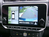 アラウンドビューモニター付きです 上から見たイメージで駐車出来ますので車庫入れの苦手な方も楽に駐車出来ます♪