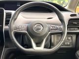 インテリアに合わせたデザインのステアリングは、運転される方のことも考え、運転しやすい形状、大きさです。是非一度、実際に触ってお確かめください。