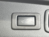 【パワーバックドア】スマートキーや運転席のボタンを押すだけでリアゲートが自動で開閉します!荷物を持っている時や、高い位置にあるバックドアを閉める際に便利な機能です♪