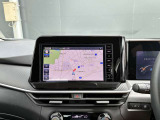 日産オリジナルナビゲーション(MM222D-L)装着車♪インパネにマッチするデザインに加え、9インチの大画面なので地図が大きく見え、操作性を高めます☆