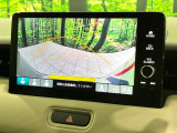 【バックカメラ】駐車時に後方がリアルタイム映像で確認できます。大型商業施設や立体駐車場での駐車時や、夜間のバック時に大活躍!運転スキルに関わらず、今や必須となった装備のひとつです!