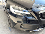 【LEDヘッドライト】明るく眩しいハイビームを先行車や対向車に照射しないオートハイビームを備えたLEDヘッドライト。北欧神話に登場するトールハンマーをモチーフにした、一目でボルボとわかるデザイン。