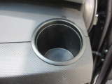 運転席側の手の届きやすい位置にもドリンクホルダーが付いています。