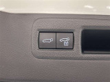 バックドアの開閉が電動操作可能。荷物の出し入れもラクラクです。