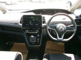 操作しやすい運転席廻り!操作パネルも使いやすい!!ドライブが楽しくなります!