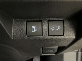 運転席のパワーバックドア開閉スイッチです。