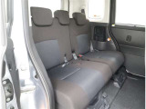 見えないところまで徹底洗浄!中古車をキレイで気持ちよくお乗りいただけるよう、トヨタ認定中古車はしっかりクリーニング。エンジンルームやシートを外した洗浄まで目に見えないところまで徹底的に洗浄しています。