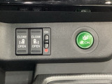 リアドアは乗り降りに便利な両側電動スライドドアです。また運転席に座っていながらスイッチ操作で自在にスライドドアを開け閉めできます。