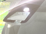 【プリクラッシュセーフティ】前方の車両等を検知し、衝突しそうな時は警報で注意を促し、ブレーキを踏む力をサポート。ブレーキを踏めなかった場合は衝突被害軽減ブレーキが作動、衝突回避をサポートします。