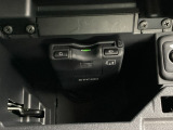 【ETC車載器】高速道路の料金所を、止まらずスムーズに通過。小銭を用意する手間も、窓を開けるわずらわしさもありません。遠出をグッと身近にしてくれる快適ドライブの必須アイテムです。