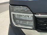 LEDヘッドライトは、点灯の瞬間から最大光量を発揮し、突然暗くなるトンネルなどでの安定感を高めます。