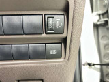オートマチックハイビームとは、先行車や対向車のライトを認識し、ハイビームとロービームを自動で切り替える機能です。夜道の視界を確保します。詳細は販売店スタッフまでおたずねください。