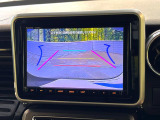 【バックカメラ】駐車時に後方がリアルタイム映像で確認できます。大型商業施設や立体駐車場での駐車時や、夜間のバック時に大活躍!運転スキルに関わらず、今や必須となった装備のひとつです!