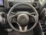 【ステアリングスイッチ】運転中、前方から目線をそらすことなく、オーディオ等の操作が可能な便利機能!安心&快適なドライブを演出してくれます♪