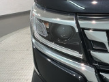 LEDヘッドライトは、点灯の瞬間から最大光量を発揮し、突然暗くなるトンネルなどでの安定感を高めます。