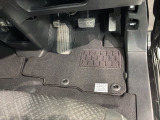 新品の純正フロアマット付きです。ドライブの際に気分良く乗って頂けます。