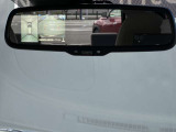 車の上から見下ろしたような360度見えるアラウンドビューモニター搭載してます!狭い駐車場や暗い場所でも安心して駐車出来ます!