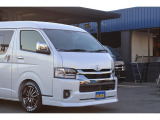 【新型9型ハイエース/ダークプライムⅡワイドディーゼル2WD入庫!!】内外装FLEXカスタム施工済み!