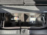 トランクルームのフタを開けると付属の車載工具がございます(^^) 必要に応じて買い足していただくことも可能です!