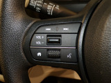 【ステアリングリモコン】ステアリングにオーディオ調節可能なスイッチが装備されていますので運転中でも視線をそらさずにオーディオの調節が可能です!