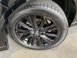 タイヤサイズは225/55R19です