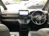 【インパネ全体】手が届きやすく、どなたでも運転しやすいです。シンプルで使いやすい設計になっています!