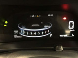 とっても見やすいメーターです。夜間時はラグジュアリーな気分にさせてくれる照明が魅力ですので、夜のドライブも楽しみになりますよ♪