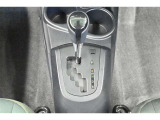 ハイブリッドカーですが運転操作は普通の車と変わりませんのでご安心ください。操作方法はスタッフが説明いたしますのでお気軽にご質問ください