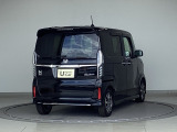 バックカメラが付いているのでバックでの車庫入れも安心です。