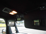 運転席と助手席にバニティミラーが付いています☆