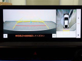 狭い駐車場や立体駐車場などもリアルに映るバックガイドモニター付でラクラク駐車♪(パノラミックビューモニター付)