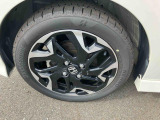 安全安心な走行のために、納車前には小さなクルマを知り尽くしたエキスパートが基本性能に関わる機能や状態を徹底的に点検しています。